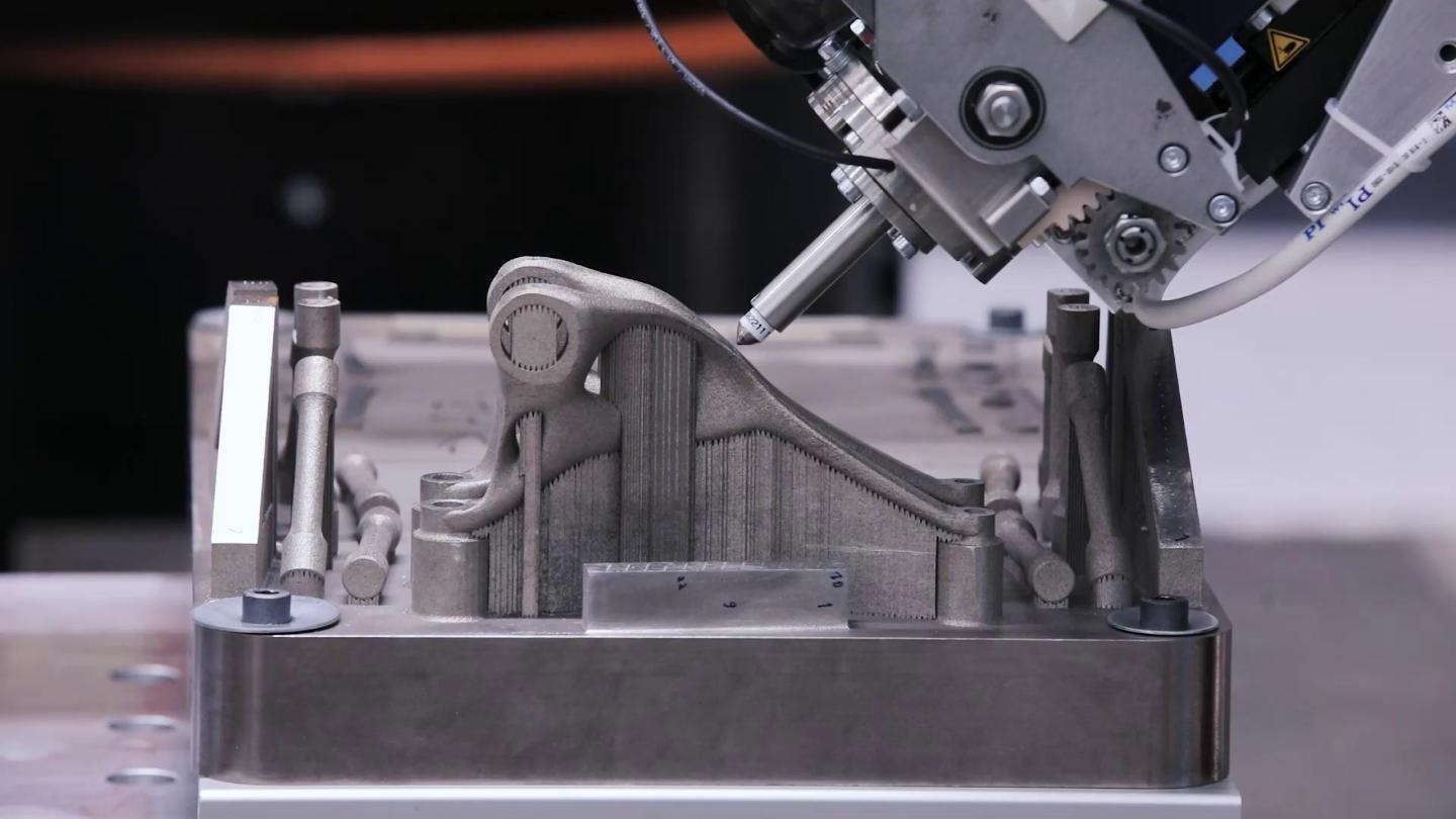 i3D FAMIC robot testing a 3D printed component