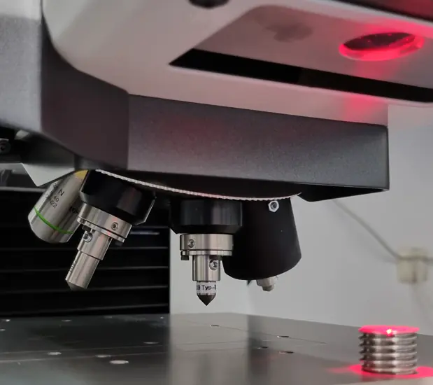 Revolver mit Objektiven und Prüfspitzen